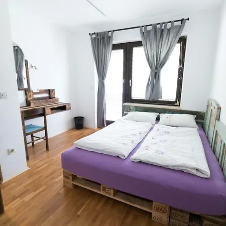 Garden House Hostel *