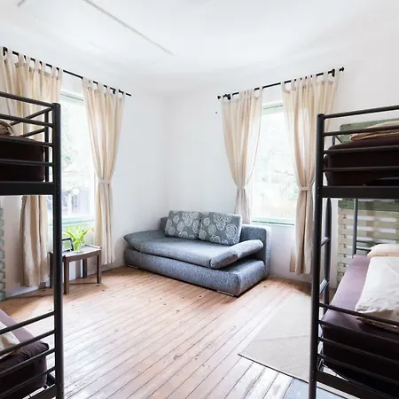 بيت شباب Garden House