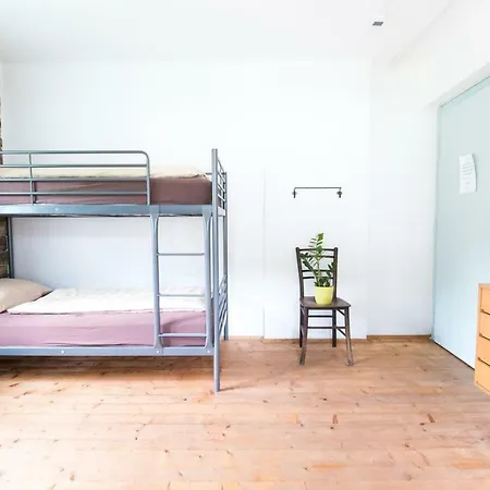 Hostel Garden House *