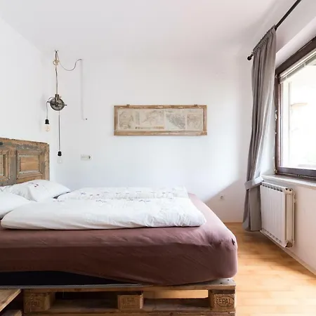 Garden House بيت شباب بليد