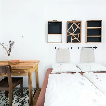 Garden House بيت شباب