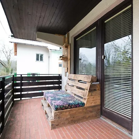 بيت شباب Garden House بليد